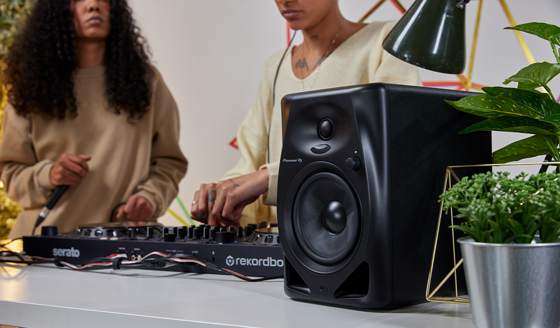Підніміть свій саунд на новий рівень із PIONEER DM-40D та DM-50D!